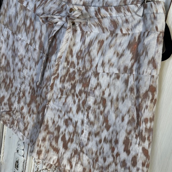 Amuse Society Brown and Cream Patterned Shorts Cotton Linen Blend - Picture 2 of 9